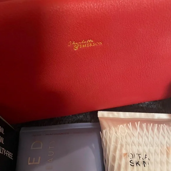 Beauty bundle: makeup, skincare, haircare, and more - Picture 6 of 6